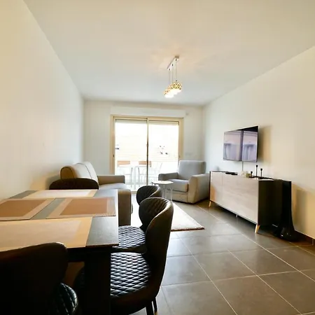 Apartment Montaigne *